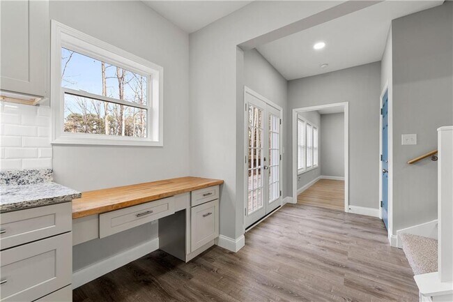 Building Photo - 450 Oliver Ridge Dr