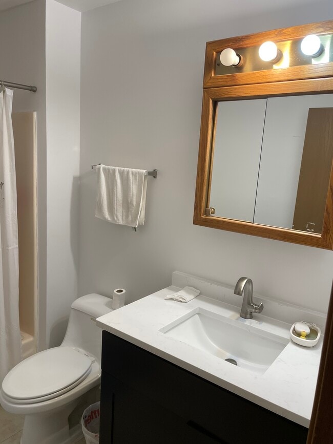 Building Photo - 1508 W Jefferson Ave