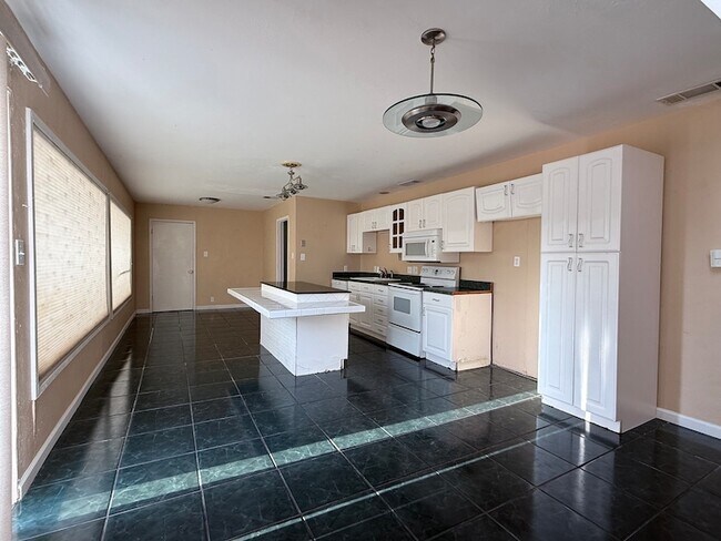 Building Photo - 2110 Lariat Trail
