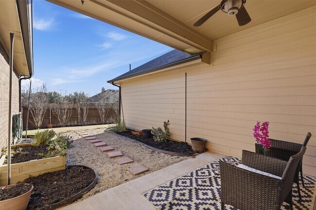 Building Photo - 1295 White Water Ln