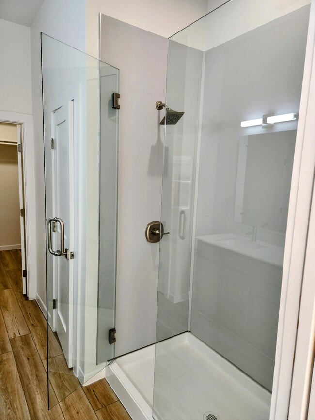 Building Photo - 2707 W Kerria Ave