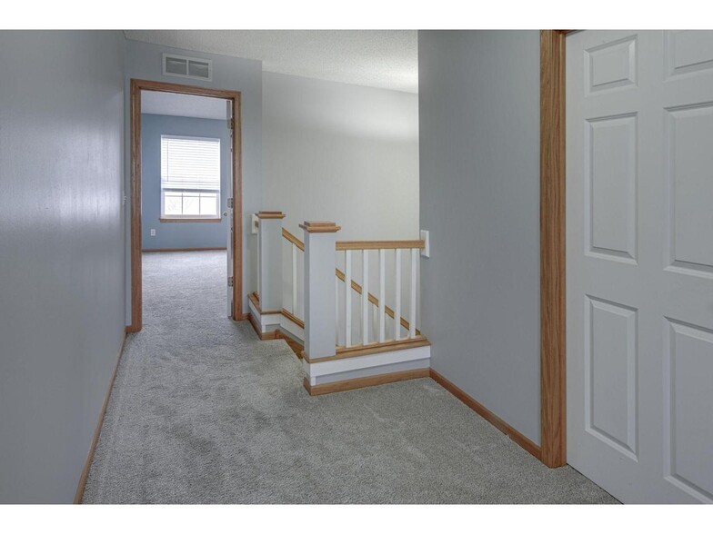Building Photo - 1046 Providence Dr
