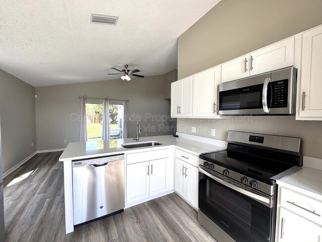 Building Photo - 7305 Marseille Cir