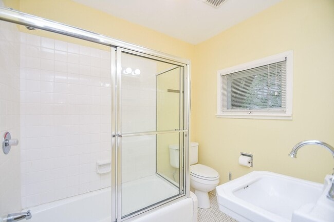 Building Photo - 4528 Magnolia St