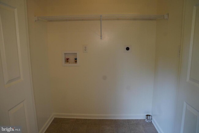 Building Photo - 104 Basin Dr