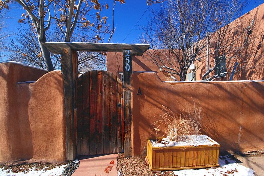 Building Photo - 250 Closson St