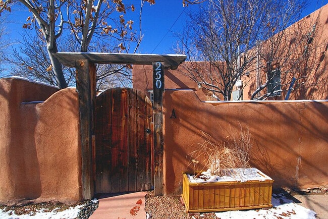 Building Photo - 250 Closson St