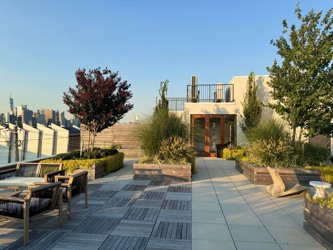 Building Photo - 189 Conover St