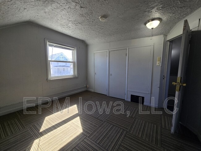 Building Photo - 1017 19th St SE