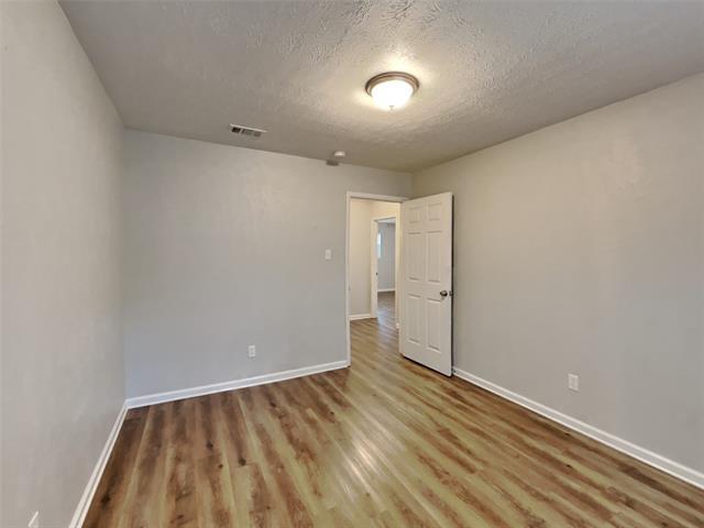 Building Photo - 825 Livingston Dr