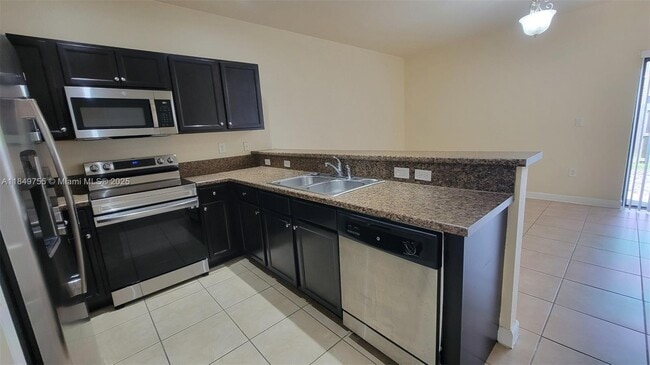 Building Photo - 3223 SE 4th Ct