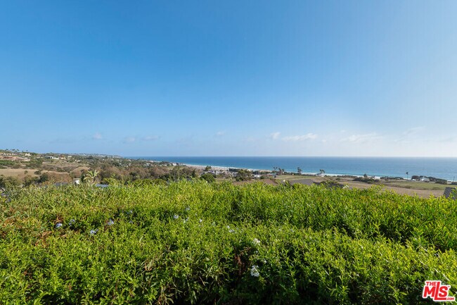 Building Photo - 6249 Tapia Dr