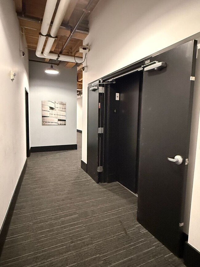 Building Photo - Full Service Executive Fully Furnished All Inclusive Architectural Penthouse Loft Downtown Denver