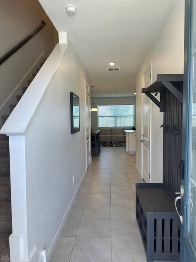 Building Photo - Townhome for rent with garage in Champions...
