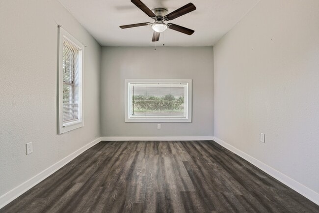 Building Photo - 308 Bennett Dr