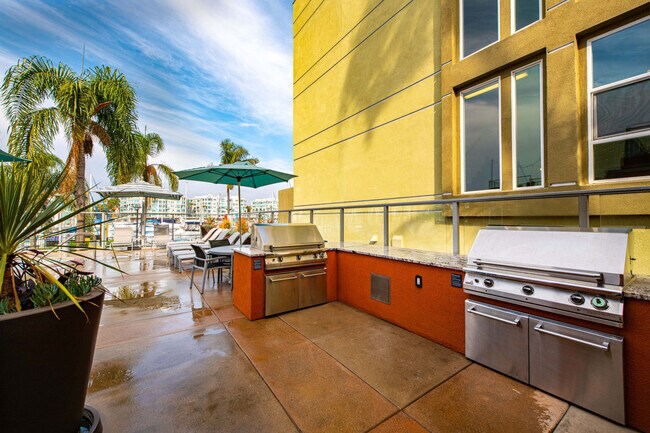 Building Photo - 14055 Tahiti Way