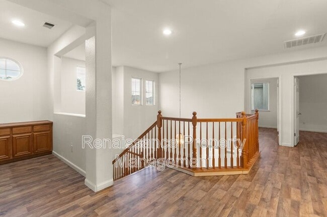 Building Photo - 492 Quail Run Cir