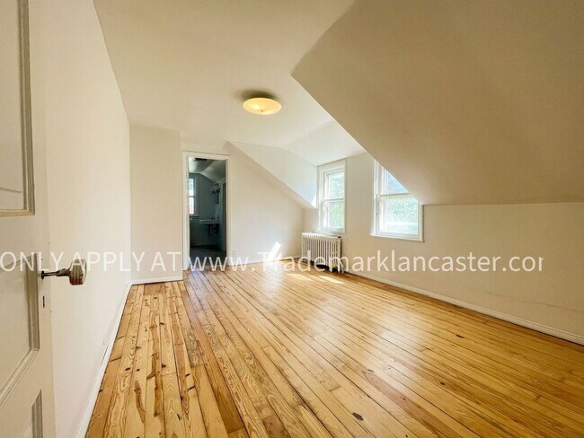 Building Photo - 763 Manor St