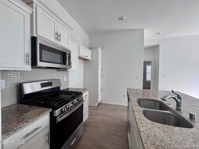 Building Photo - 15213 Resolve Dr