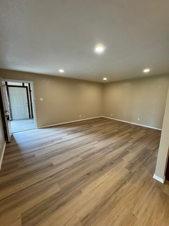 Building Photo - 225 E University Dr