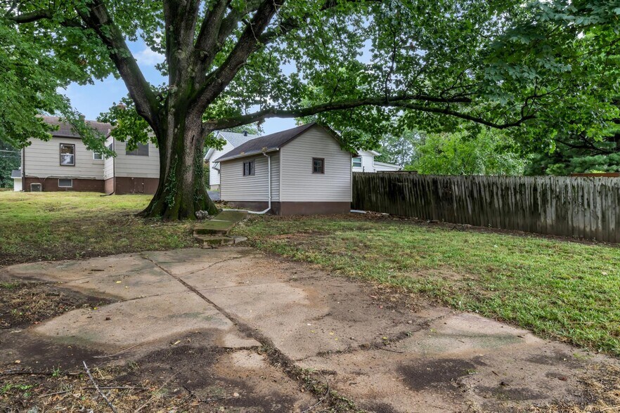 Building Photo - 8593 Engler ave
