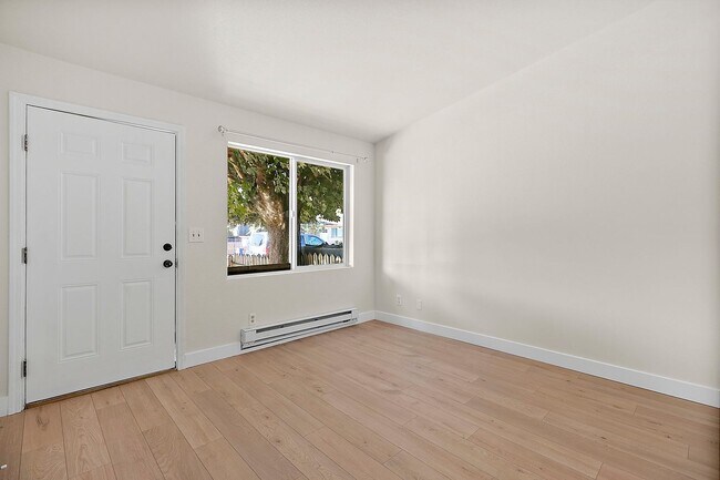 Building Photo - 417 22nd St SE