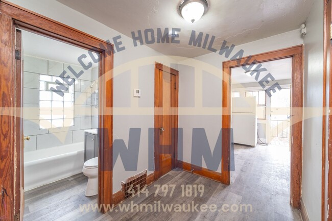 Building Photo - Welcome Home to this 1 Bedroom Unit Behind...