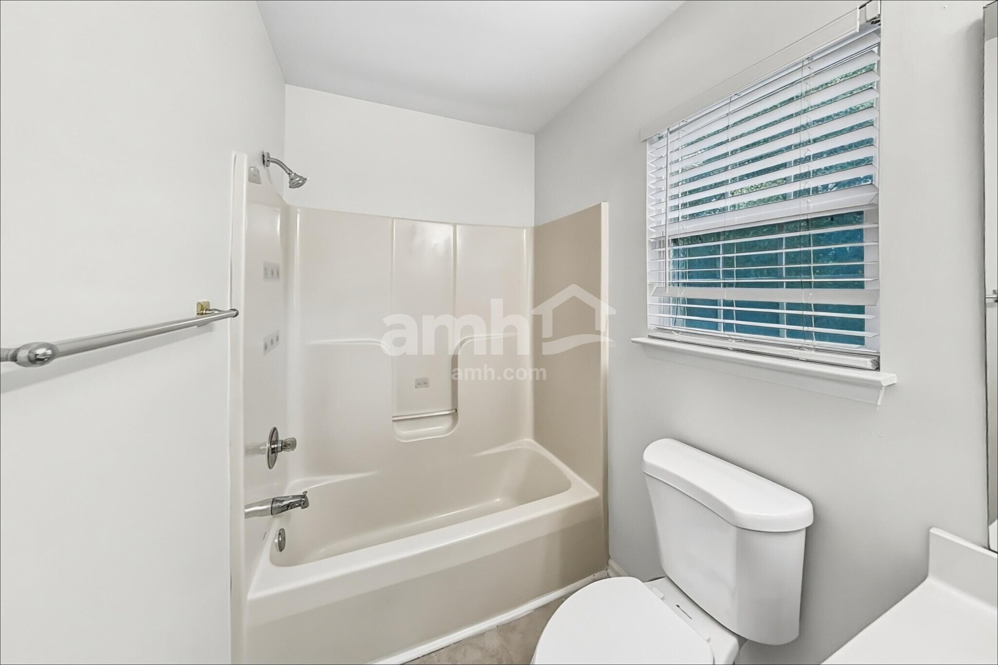 Building Photo - 1004 Bikar Ct
