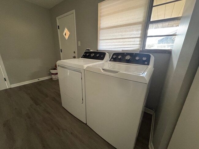 Building Photo - 5651 W 97th St