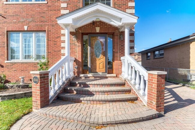 Building Photo - 4544 N Oriole Ave