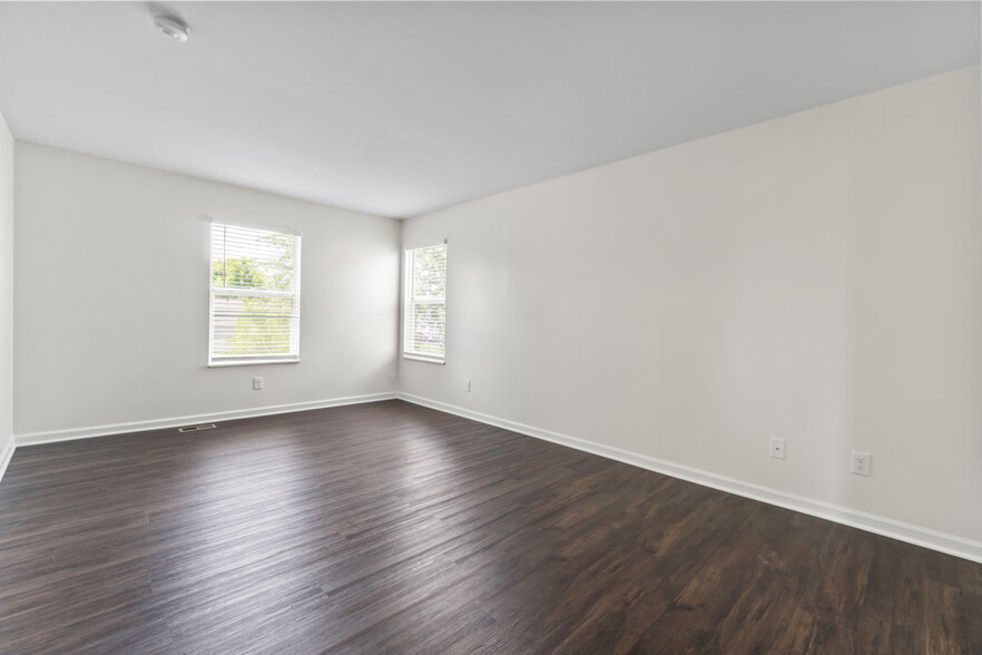 Building Photo - 6981 Bennell Dr