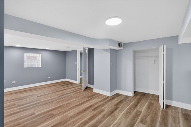 Building Photo - 1657 N Harding Ave