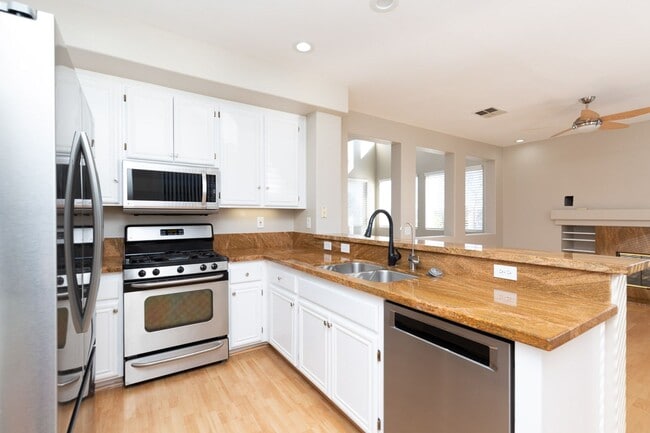 Building Photo - 3 bed, 2.5 bath DETACHED home in SCRIPPS RANCH