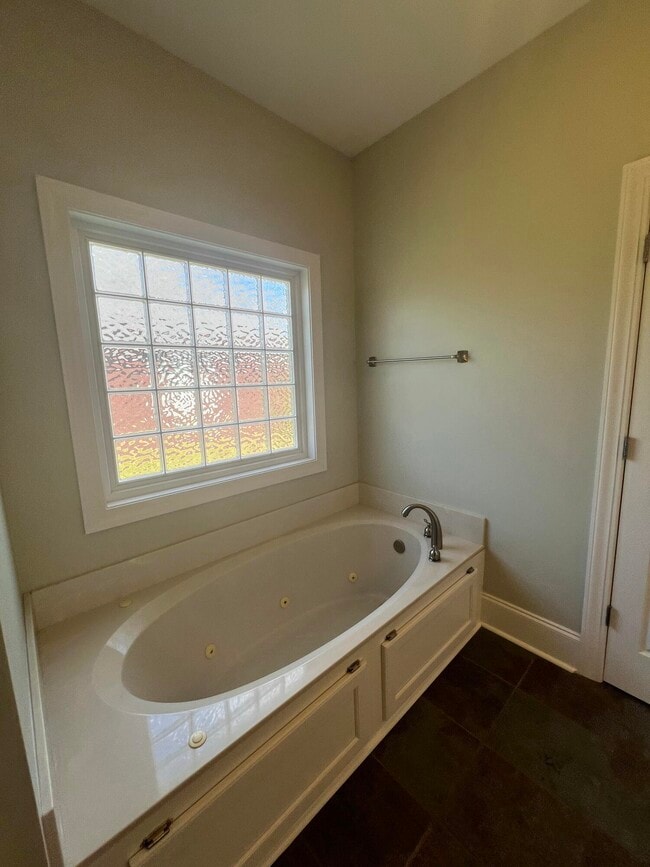 Building Photo - 2105 Harborview Dr