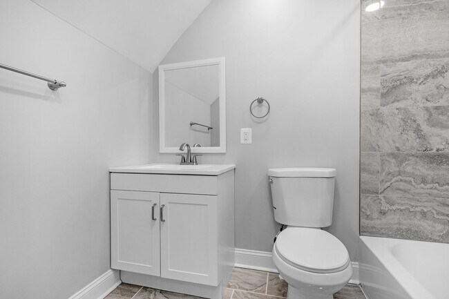 Building Photo - 4923 Lasalle Ave