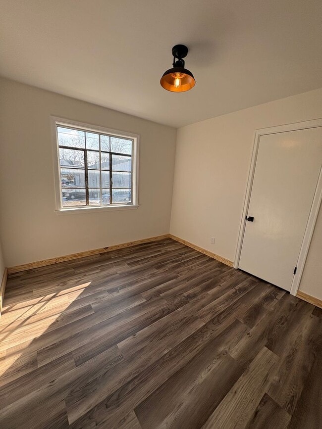 Building Photo - 502 W Lexington Ave