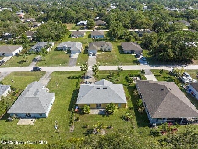 Building Photo - 8575 105th Ct