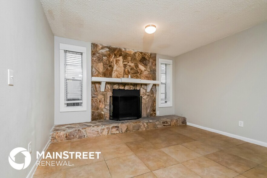 Building Photo - 1110 Londonwood St