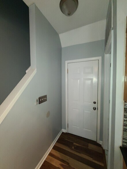 Apartment 3, Entrance - 926 Belmont Ave