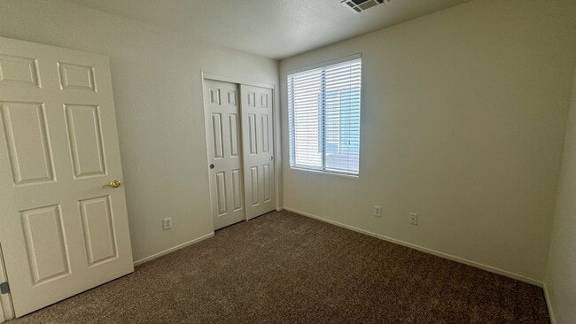Building Photo - 3 bed, 2.5 bath, 1,746 sq ft home in southwest Las Vegas