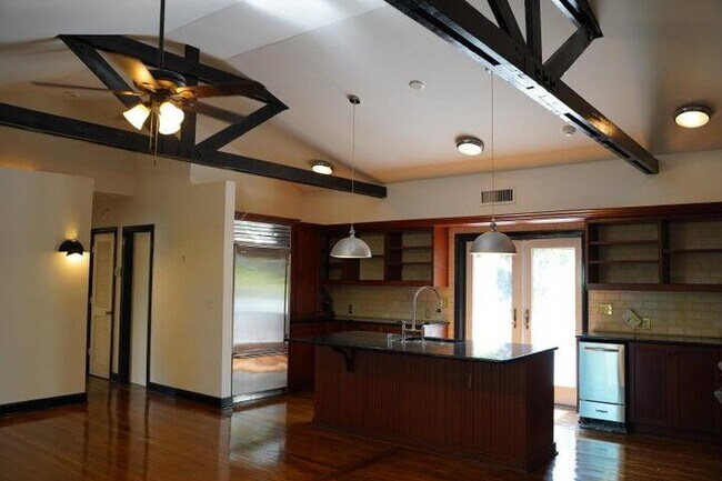 Building Photo - 5215 N Flagler Dr