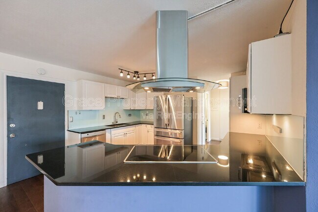 Building Photo - 888 Logan St