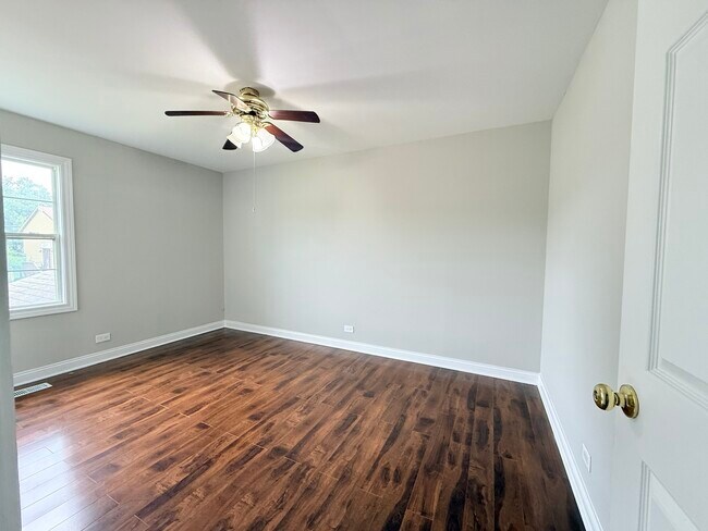 Building Photo - 229 Juniper Ln