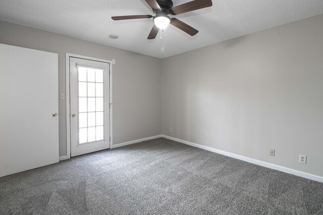 Building Photo - 3055 Woody Ln