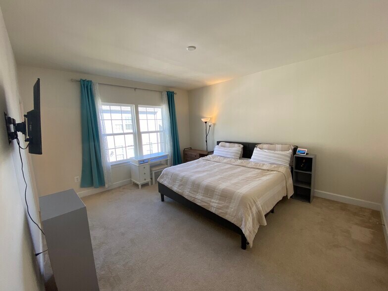 Bedroom Level Primary Bedroom - 6002 Camerons Ferry Dr