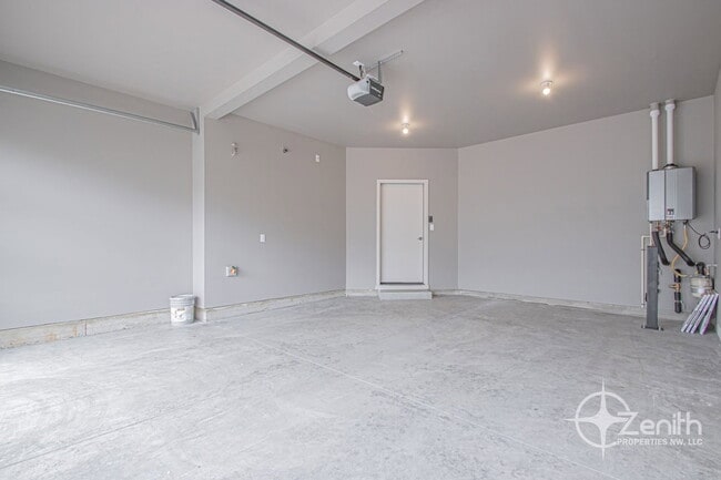 Building Photo - 12323 NE 116th Way