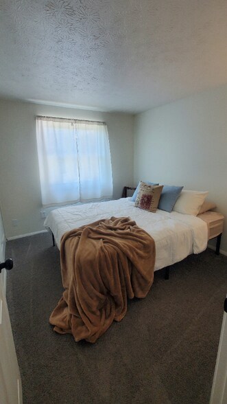 Building Photo - 977 Kyle Ave