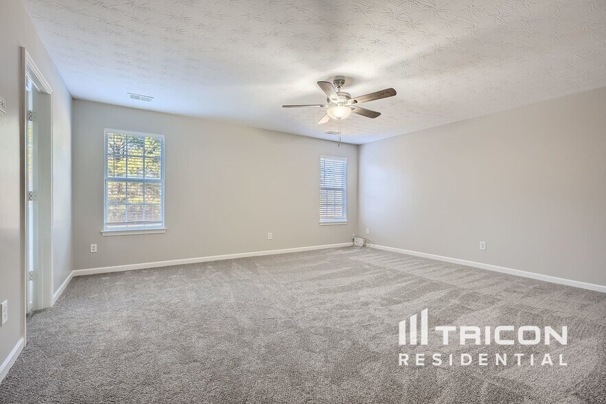 Building Photo - 3735 Renfroe Ave