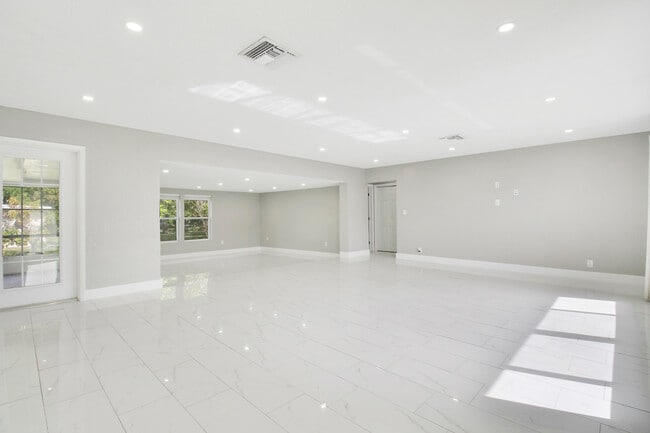 Building Photo - 1231 SW 32nd St