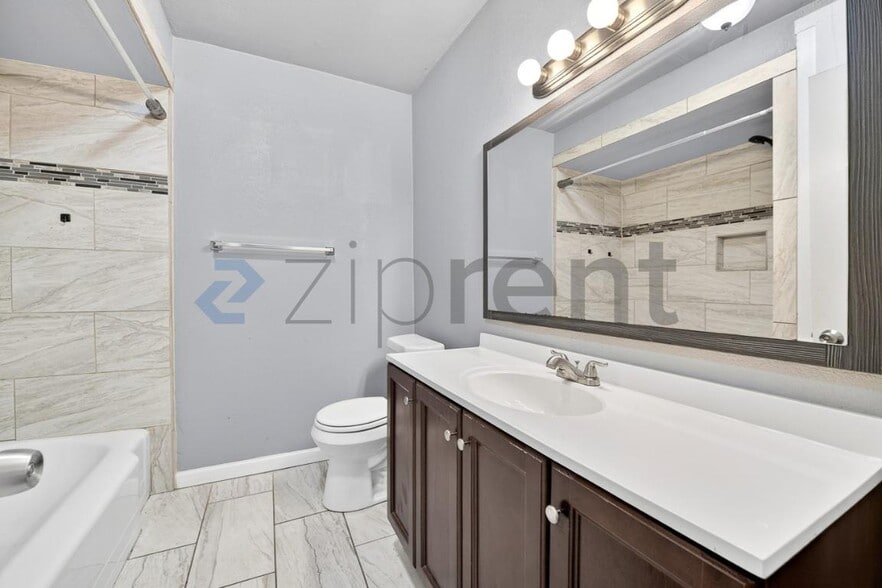 Building Photo - 2332 Grandview Dr